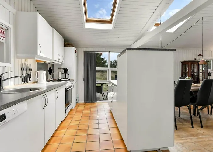 Bv320-blavand-nordkrogen-1 بيت للعطل *